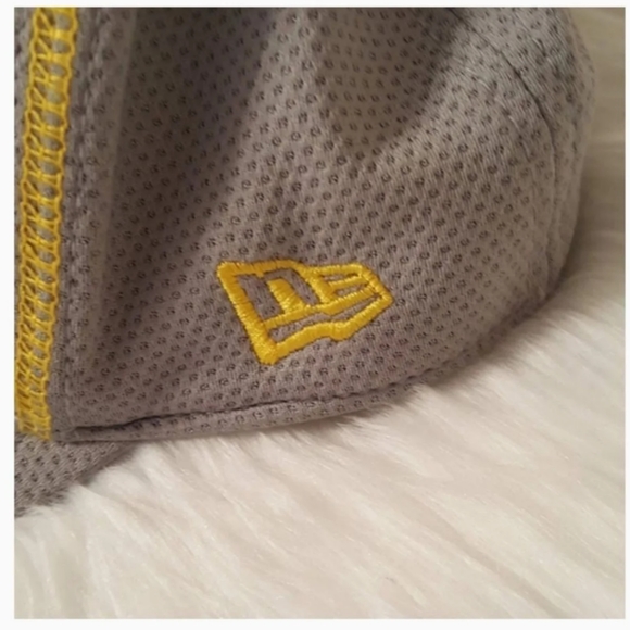NWOT Bauer S-M fitted grey & yellow golf cap hat - Picture 5 of 6